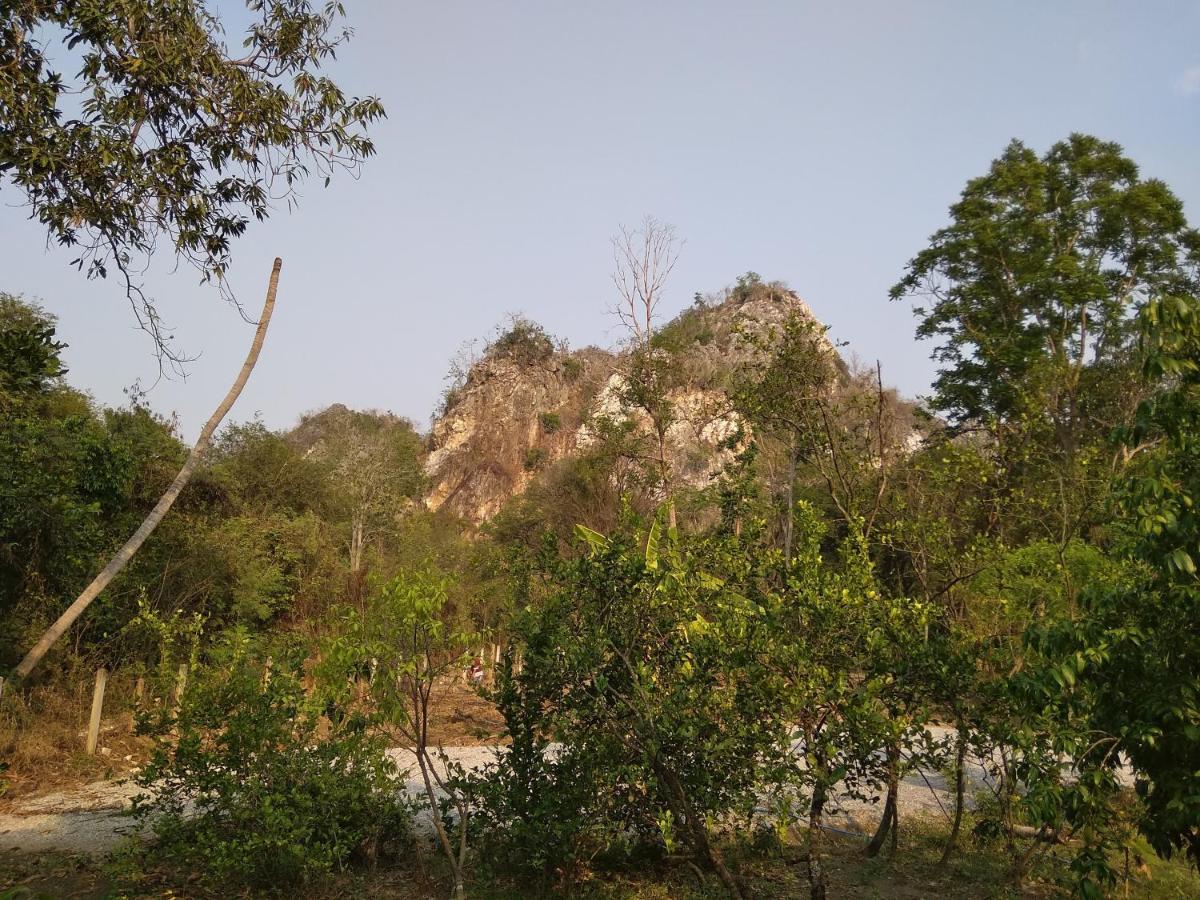 ชายเขาโฮมสเตย์ Kanchanaburi Esterno foto